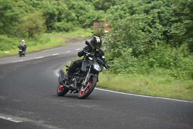 Front Right Three Quarter Image - 27065