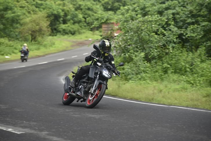 Tvs Apache Rtr 160 4v Front Right Three Quarter