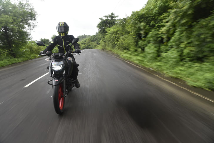 Tvs Apache Rtr 160 4v Front Left Three Quarter