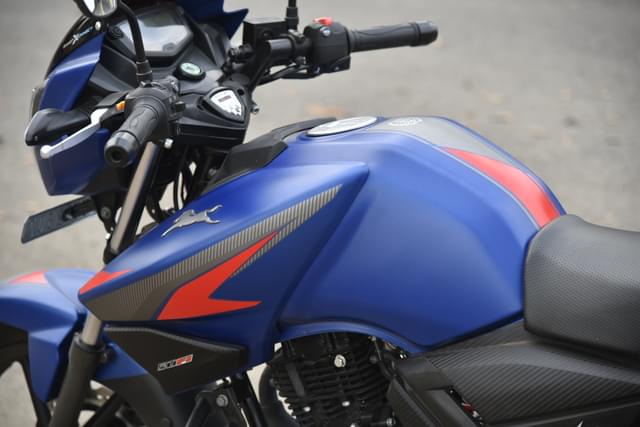 Front Left Three Quarter Image - 26951