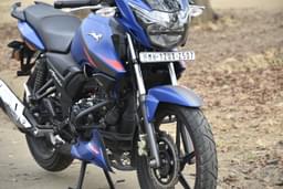 Tvs Apache Rtr 160 Front Right Three Quarter