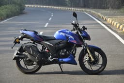 TVS Apache RTR 200 4V Front Right Three Quarter