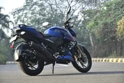 Tvs Apache Rtr 200 4v Front Right Three Quarter