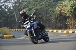 Tvs Apache Rtr 200 4v Front Right Three Quarter
