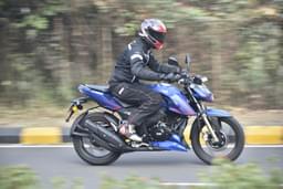 Tvs Apache Rtr 200 4v Front Right Three Quarter