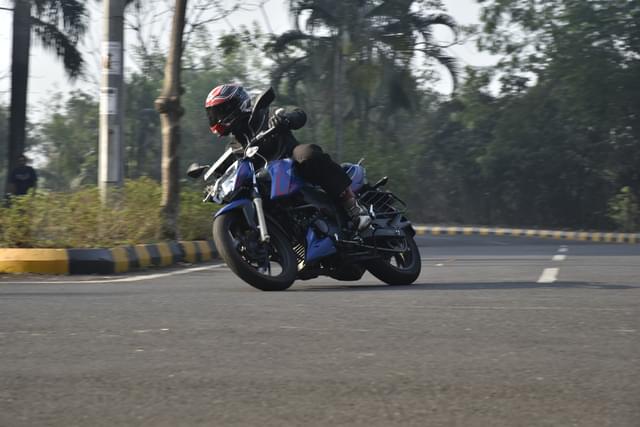 Front Right Three Quarter Image - 27091