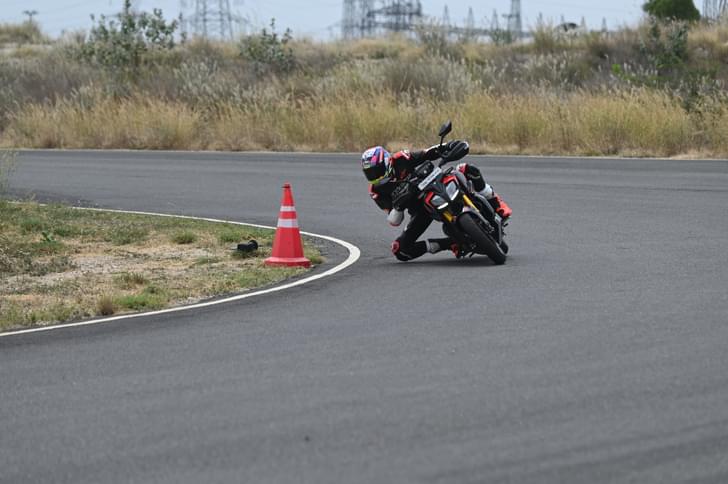 Tvs Apache Rtr 310 Front Right Three Quarter