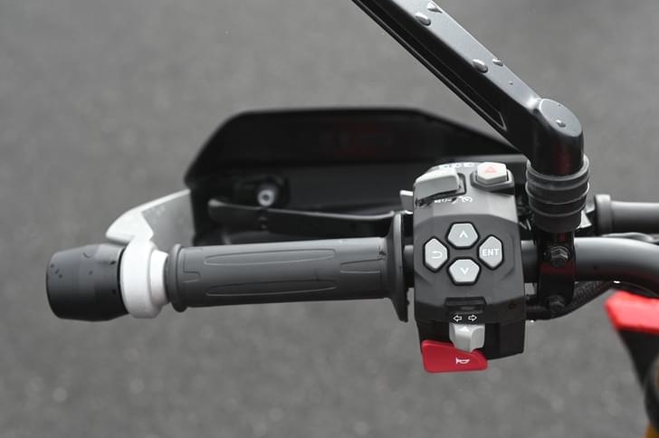 Tvs Apache Rtr 310 Color Black