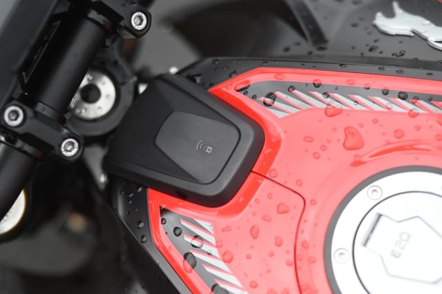 Closed Fuel Lid Image - 27121