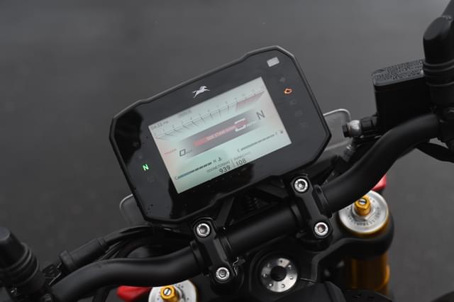 Color Black, Silver, Red, Gold Image - 27131