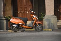 Tvs Jupiter 125 Front Right Three Quarter