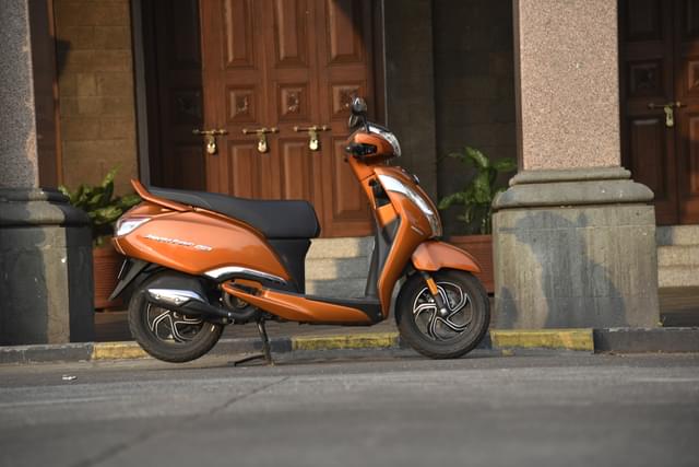 Front Right Three Quarter Image - 27156