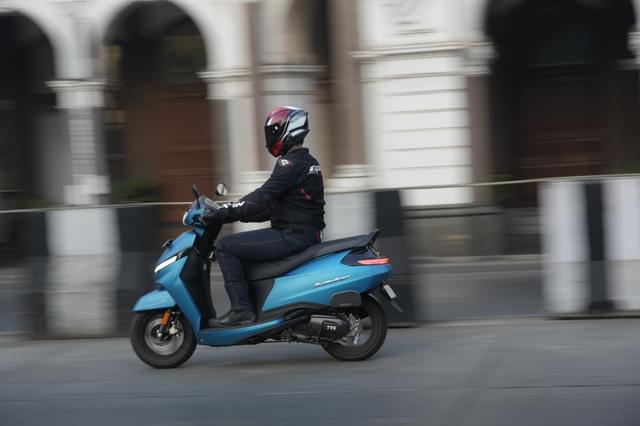 Exhaust Pipes Image - 27138