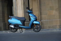 TVS Jupiter Front Right Three Quarter