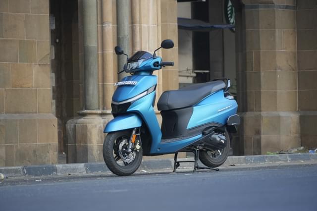 Front Right Three Quarter Image - 27152