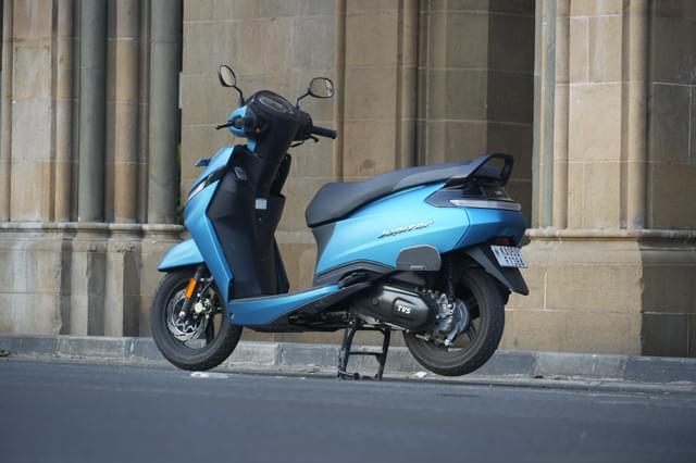 Front Right Three Quarter Image - 27158