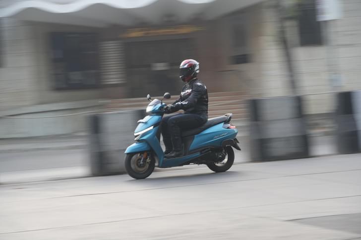 Tvs Jupiter Front Right Three Quarter