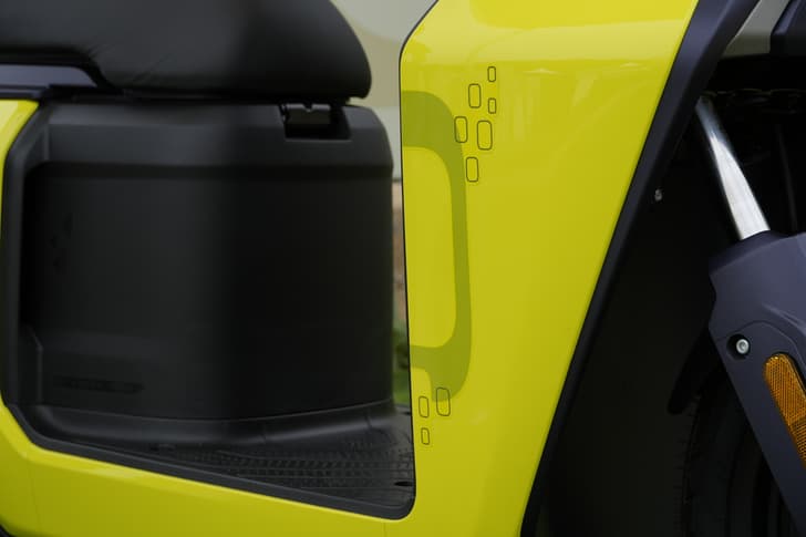 Color Yellow