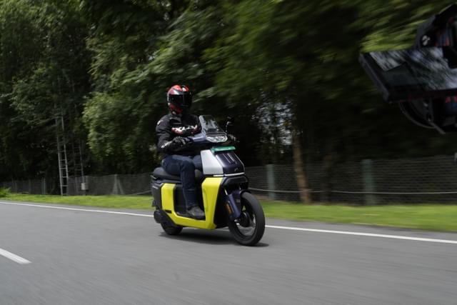 Front Left Three Quarter Image - 27323