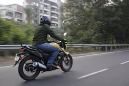 Tvs Raider 125 Front Right Three Quarter