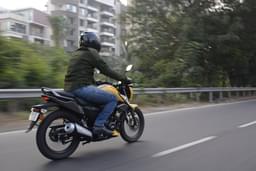 Tvs Raider 125 Front Right Three Quarter