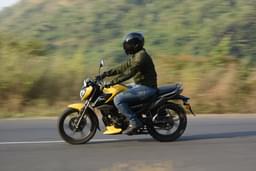 Tvs Raider 125 Front Right Three Quarter