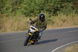 Tvs Raider 125 Front Right Three Quarter