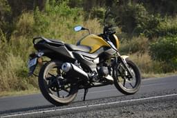 Tvs Raider 125 Front Right Three Quarter