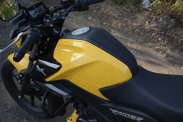 Closed Fuel Lid Image - 27429