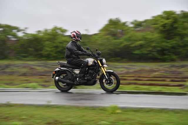 Front Right Three Quarter Image - 27344