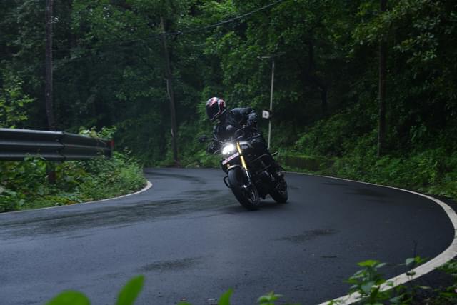 Front Right Three Quarter Image - 27353