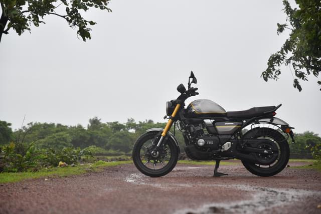 Front Right Three Quarter Image - 27369