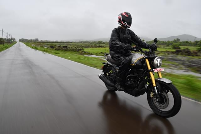 Front Right Three Quarter Image - 27536