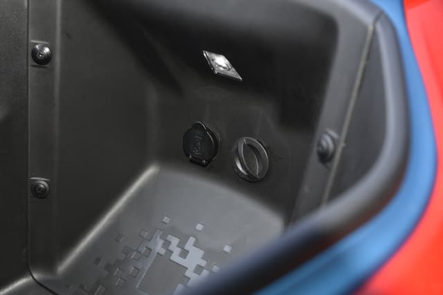 Closed Fuel Lid Image - 27479