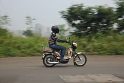 TVS XL 100 Front Right Three Quarter