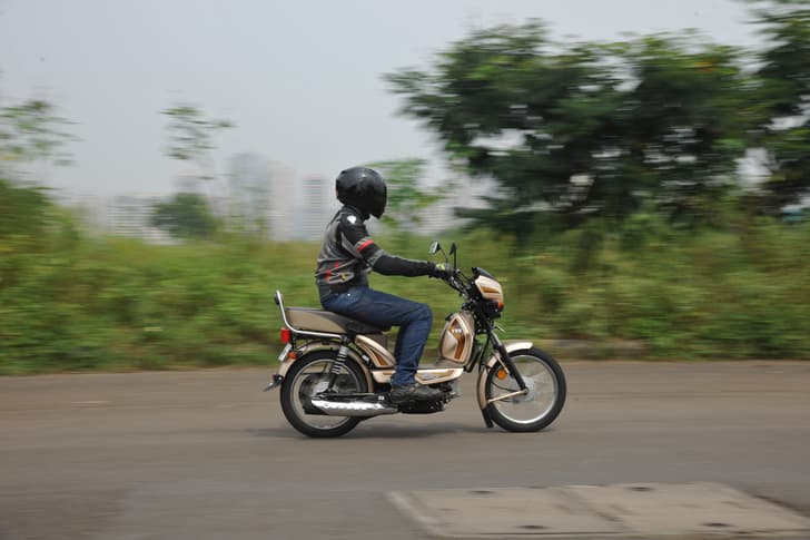 TVS XL 100 Front Right Three Quarter