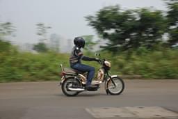 Tvs Xl 100 Front Right Three Quarter