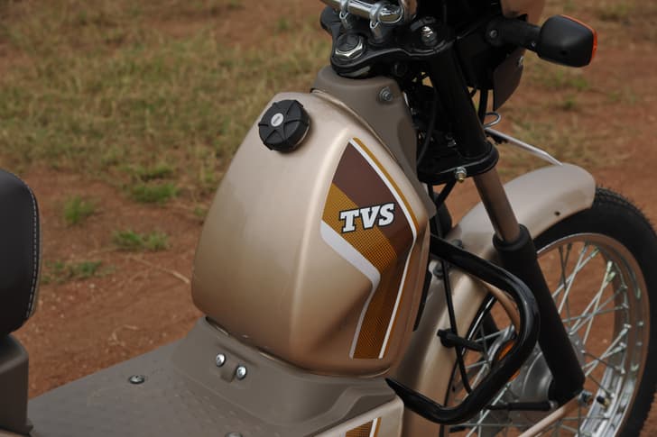 TVS XL 100 Color Beige