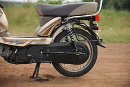 TVS XL 100 Color Gold