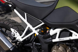 Tvs Apache Rtx 300 Color Black