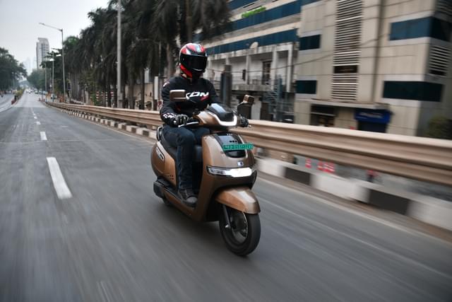 Front Left Three Quarter Image - 27133