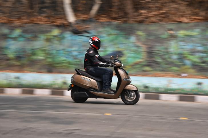 Tvs Iqube Front Right Three Quarter