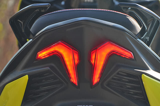 Tail Lamps Image - 31007