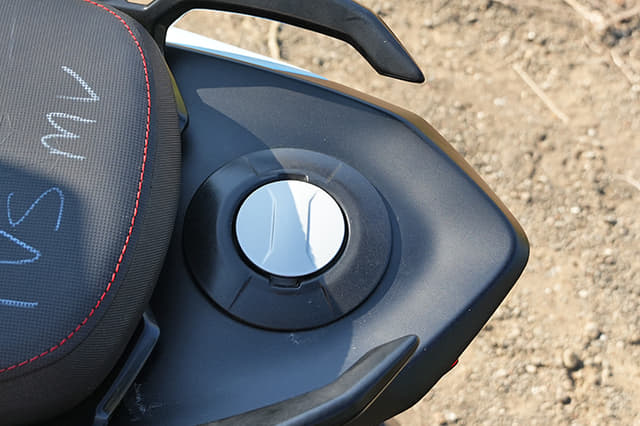Closed Fuel Lid Image - 31009