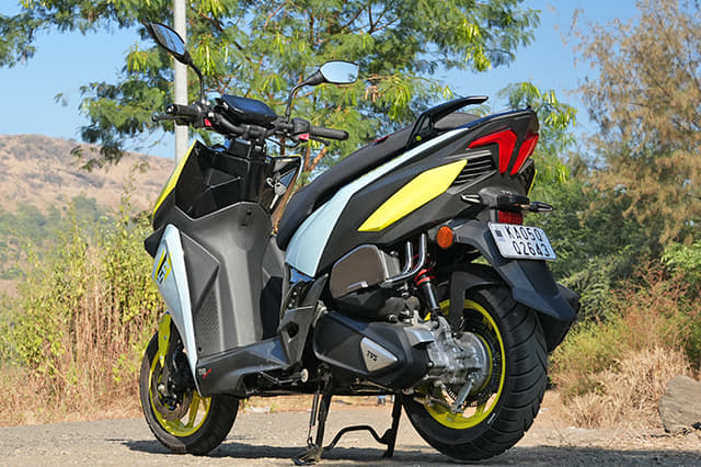 Rear Right Three Quarter Image - 31000