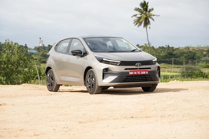 Tata Altroz Front Right Three Quarter