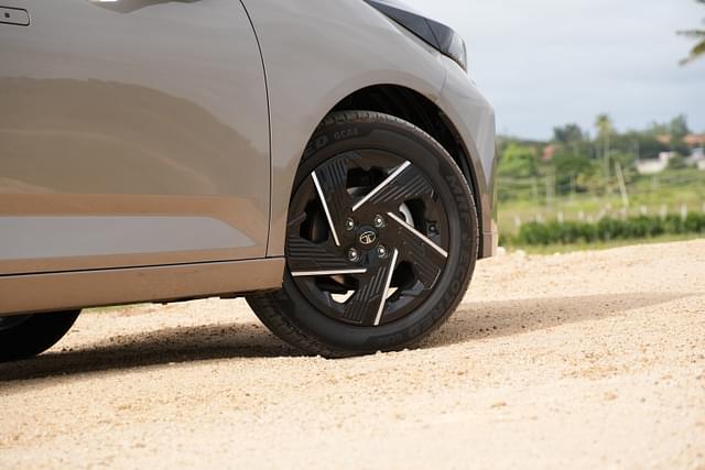 Alloy Wheels Image - 4771