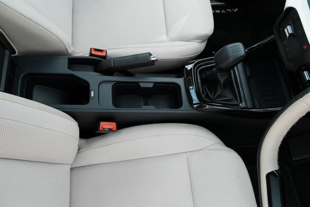 Center Console Cup Holders Image - 4760