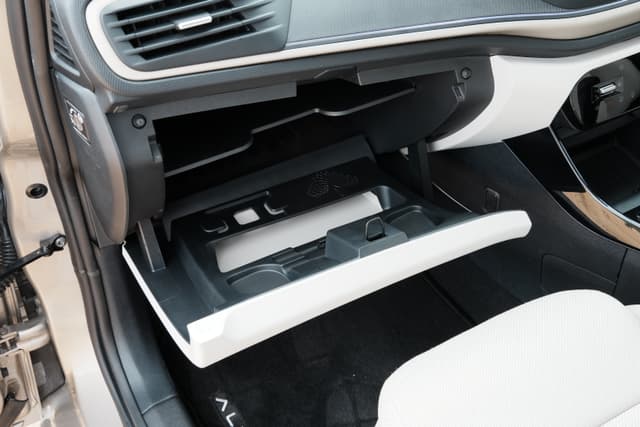 Glove Box Image - 4758