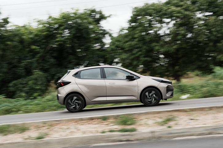 Tata Altroz Front Right Three Quarter